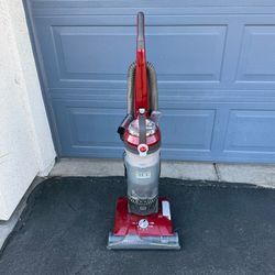 Hoover WindTunnel High Performance Pet W/Attachments