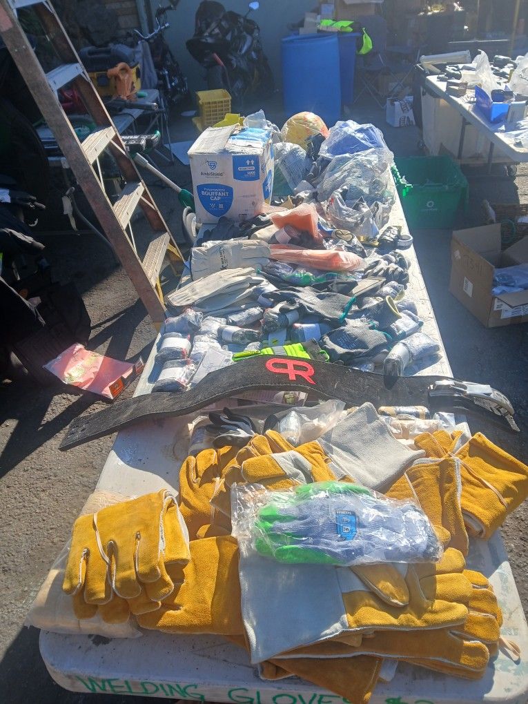 YARD SALE: ONLY 2 HOURS LEFT! LOTS OF GOODIES LEFT FOR CHEAP CHEAP CHEAP!!