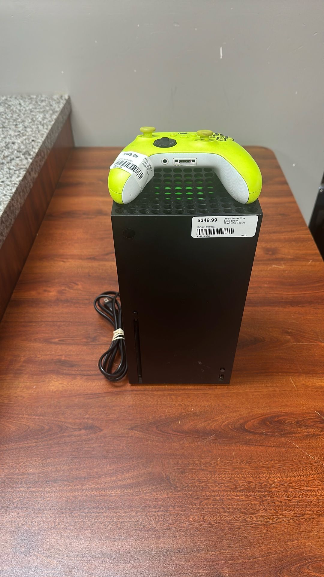 Xbox Series X  W/ Controller