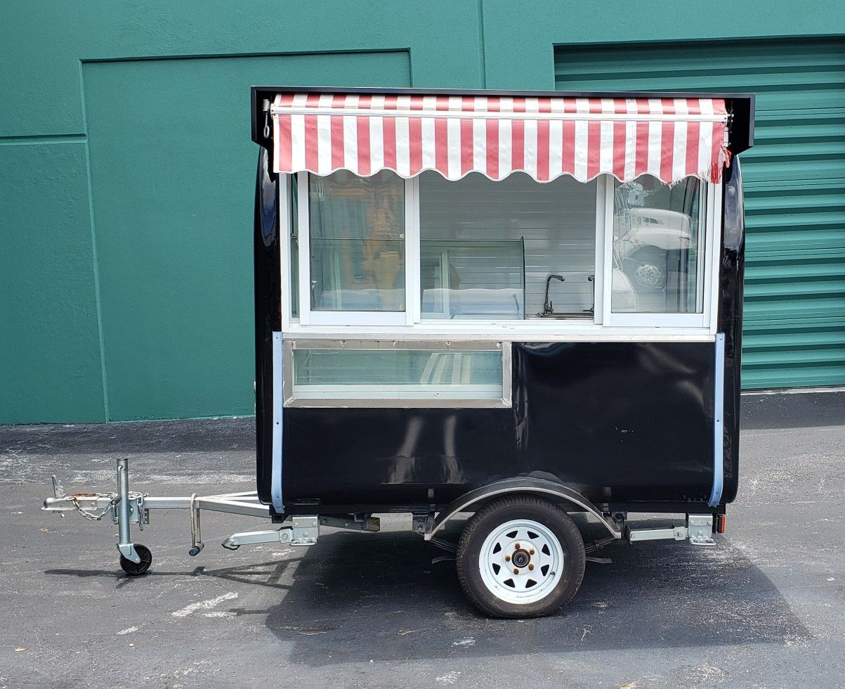 Trailer ready and ideal for Ice Cream, Gelato, Ice pops, Popsicles, Paletas, Smoothies or adapt it to any Food Concept.