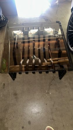 TABLE WITH TOP GLASS