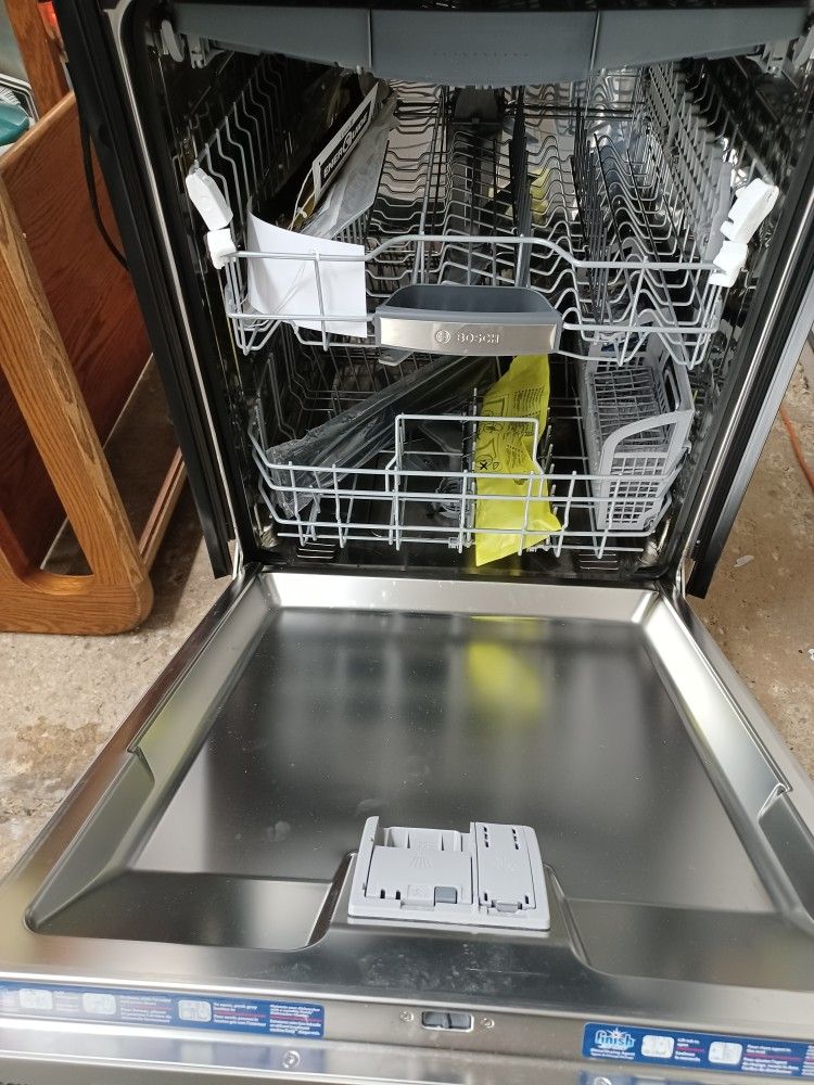 Bosch Stainless Steel Dishwasher 24 Inch SHPM65Z55N for Sale in Addison