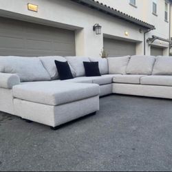 Huge Light Grey Sectional Couch Sofa From Living Spaces In Excellent Condition - FREE DELIVERY 🚚