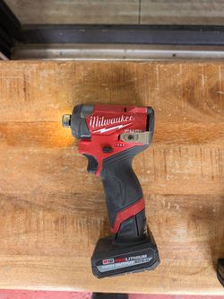 Milwaukee M12 FUEL Impact Driver with XC5.0 Battery