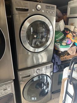 Lg Stackable  Steam  Washer and gas dryer  Excellent working condition  Heavy duty  W27 D30 H78 Washer 4.5 cu ft Dryer 7.3 cu ft 3 months warranty par