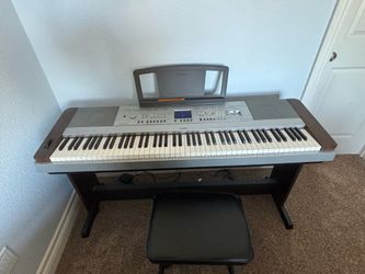 Yamaha DGX640. 88 Keys, 3 pedals. Lightly used. Excellent condition