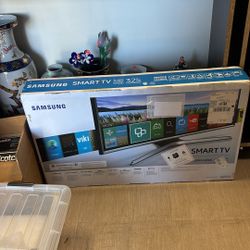 Samsung 32 Inch TV New In Box  5500 Model