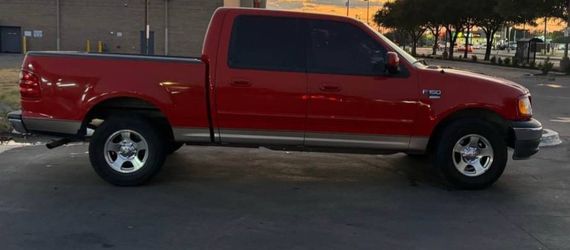 2001 Ford f150 v8 5.4 2wd 160k miles clean title everything works as it should cash only no trades $5,000