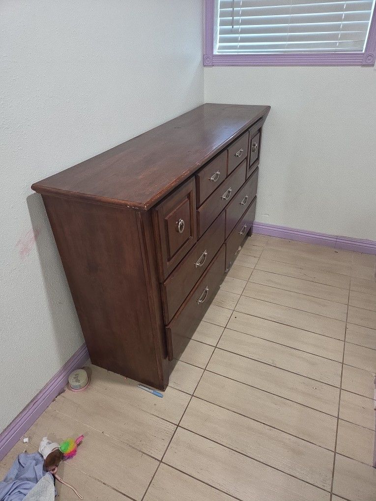 Dresser