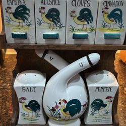 Nikoniko Vintage Hand Painted Rooster Set