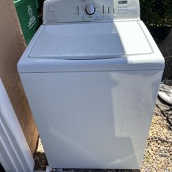 FREE FREE FREE washing Machine By Front Yard To Take 