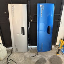 Toyota Tacoma Tailgate Silver / Blue 