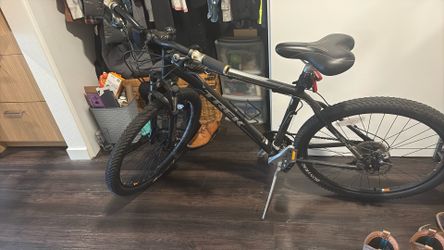 Men’s Trek bike