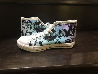 Brand New Fortnite shoes. Size : 35/5