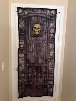 Halloween skull door hanger