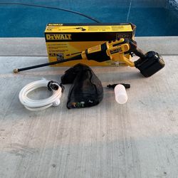 DEWALT 20V MAX 550 PSI 1.0 GPM Cold Water Cordless Battery Power Cleaner with 4 Nozzles (Tool Only)