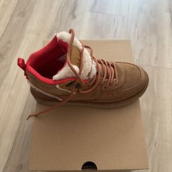 Sneakers, Boots