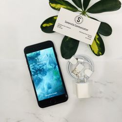 Factory unlocked iPhone 7 32gb, store warranty 