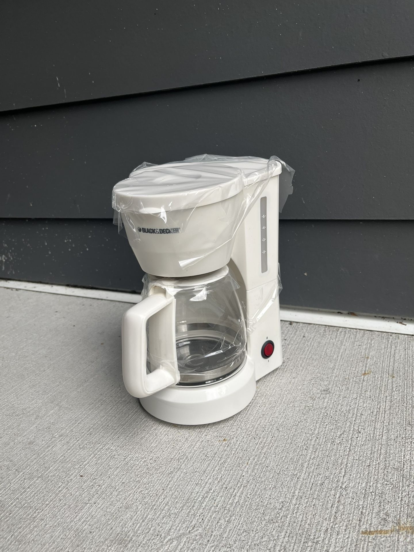 Cream Black & Decker Mini Coffee Pot 
