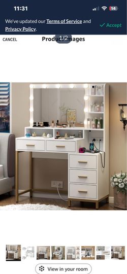 Black vanity/outlets &mirror/lights