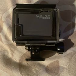 random go pro not sure about it working i dont know how to work it but doesnt seemed damaged 