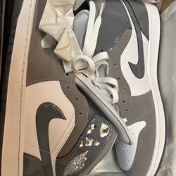 Air Jordan 1 Mid SE