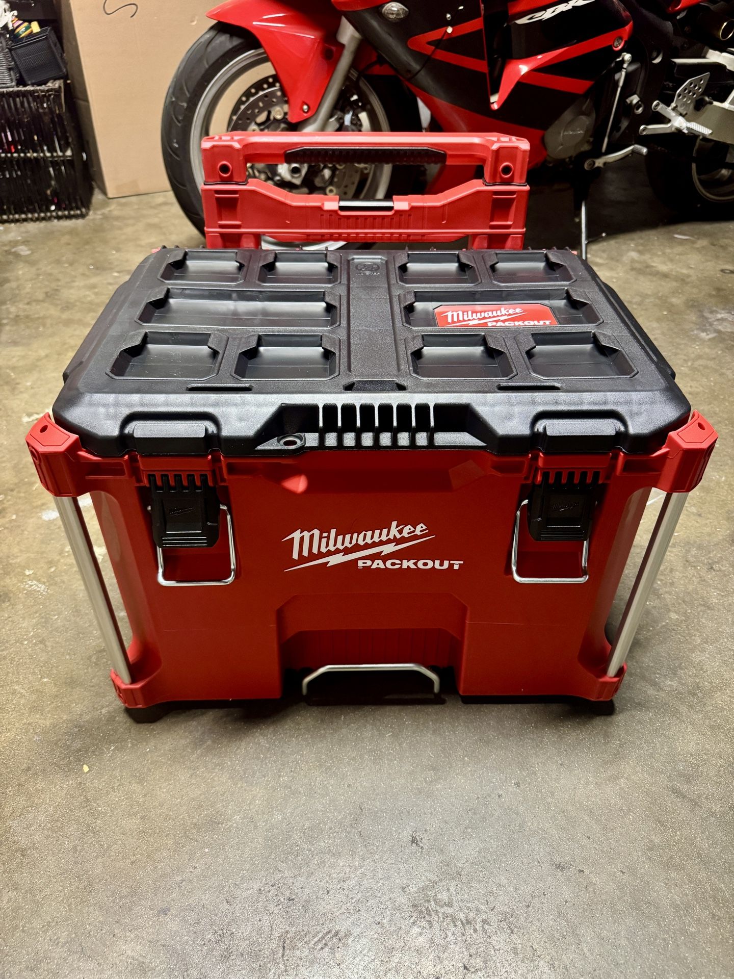Milwaukee PACKOUT 22" Rolling Tool Box (Low Profile Handle, New)