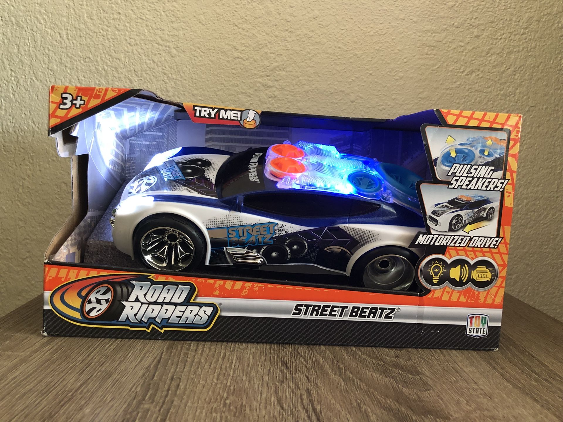 Road Rippers Street Beatz motorized drive toy car