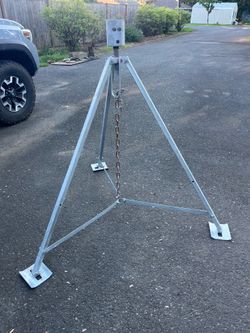 King Pin Tripod Stabilizer for fifth-wheel trailers