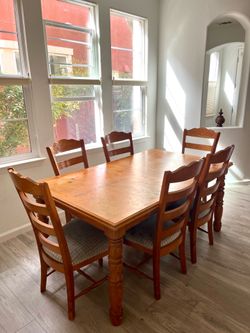 Free dinning room table