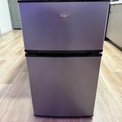 Midea Mini Fridge w/ Freezer 3.1 Cu Ft Clean Works Perfect