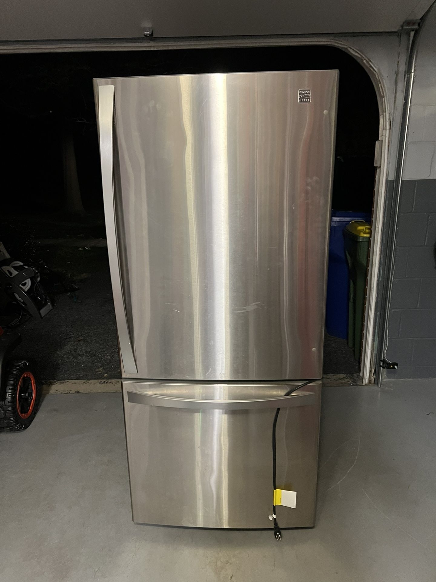 Kenmore Elite 79023 Refrigerator (NEEDS COMPRESSOR)