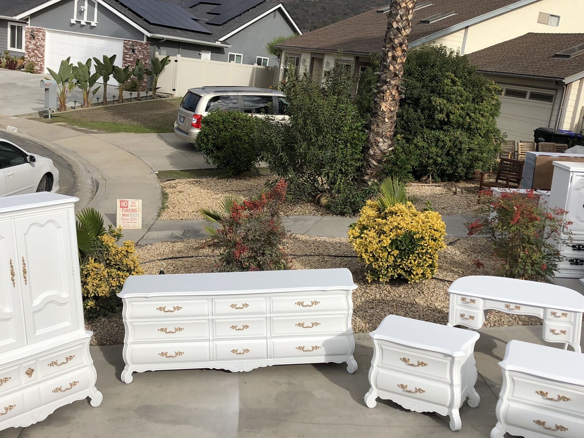 Beautiful Vintage Thomasville Bedroom Set