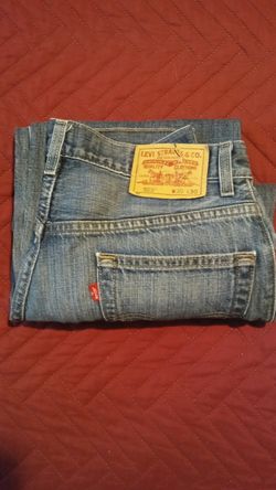 LEVIS 514 Slim Straight Blue Jeans.