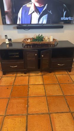 Entertainment center