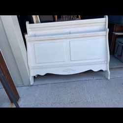 🎁BEAUTIFUL DRESSER/6 DRAWER AND FULL SIZE  BED FRAME 🎁