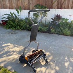 Fiskars Reel Mower for Sale in Pasadena, CA - OfferUp