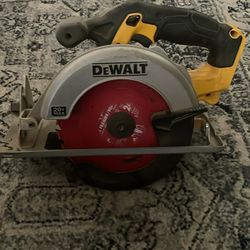 Dewalt saw