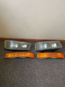 2006 gmc Savana 1500 oringal headlight &  turning lights