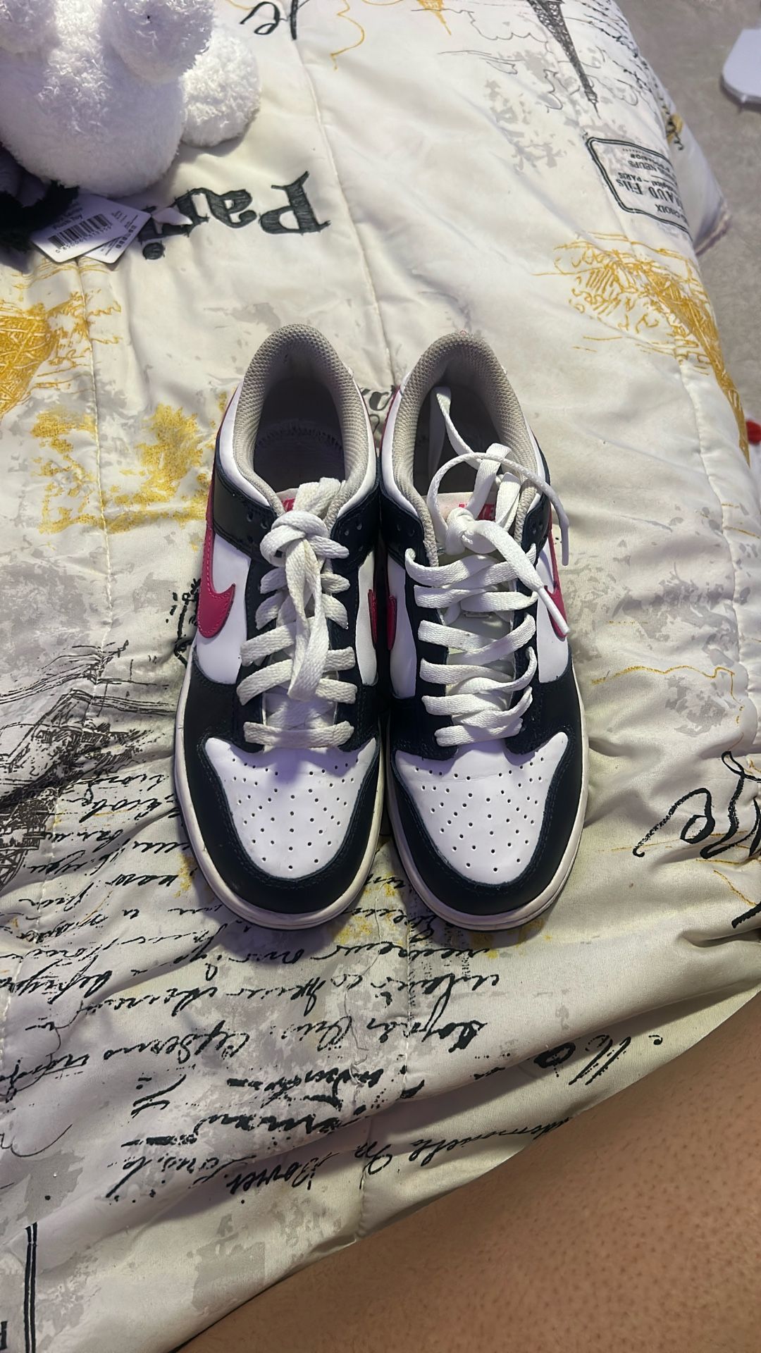 Pink and navy/black dunks, barely worn, 6y so it’s around an 7.5 to 8