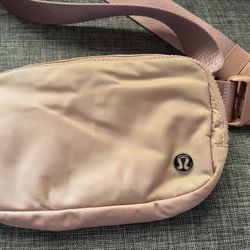 Lululemon Everywhere Bag 1L Pastel Pink