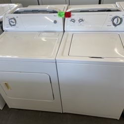 WHIRLPOOL WASHER AND DRYER SET 