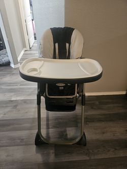 Graco DuoDiner DLX 6-in-1 Highchair.