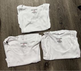3 Mens White Tank Top Undershirts Size Medium - Stretches to 20” measurement laying flat across chest