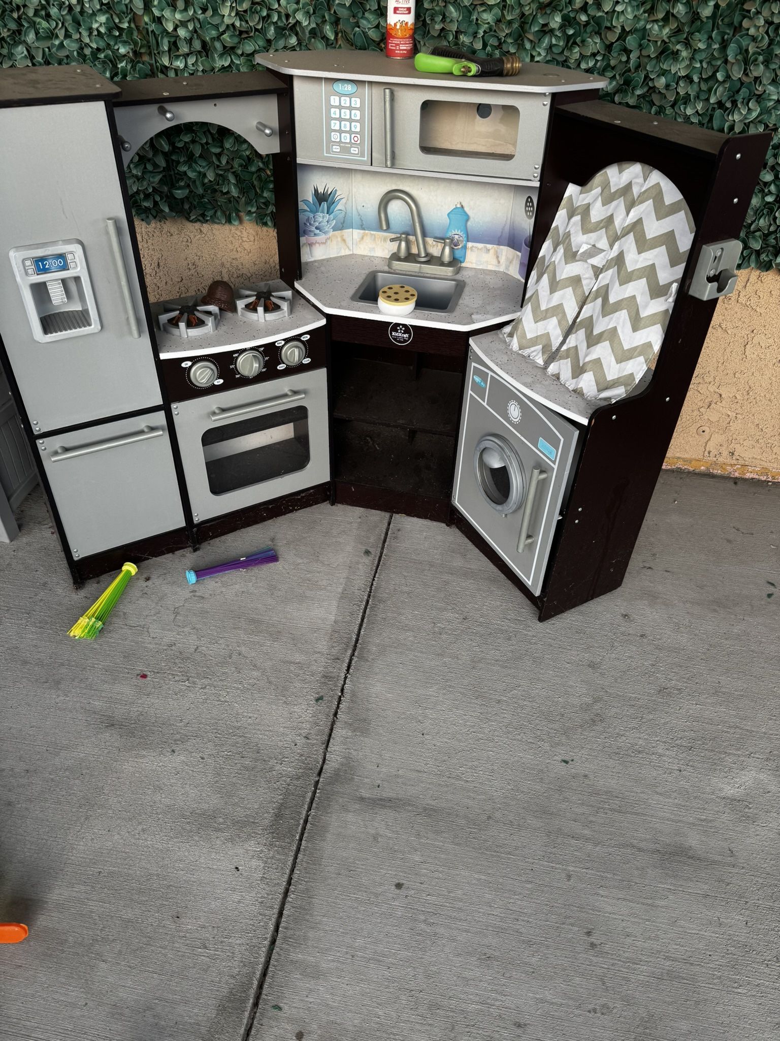 KidKraft Ultimate Corner Wooden Play Kitchen