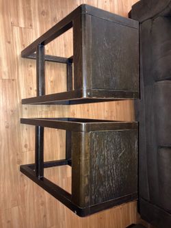 2 matching barstools