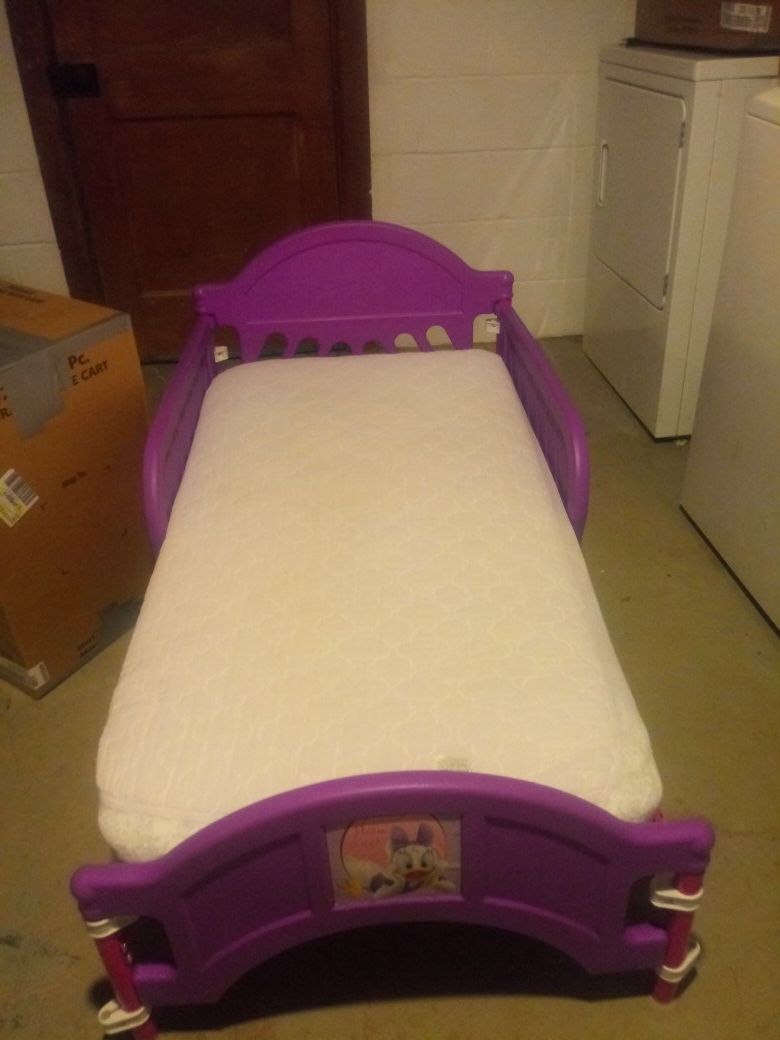 Toddler bed