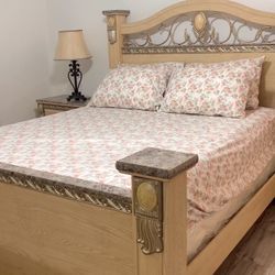 Queen Size Bed Room
