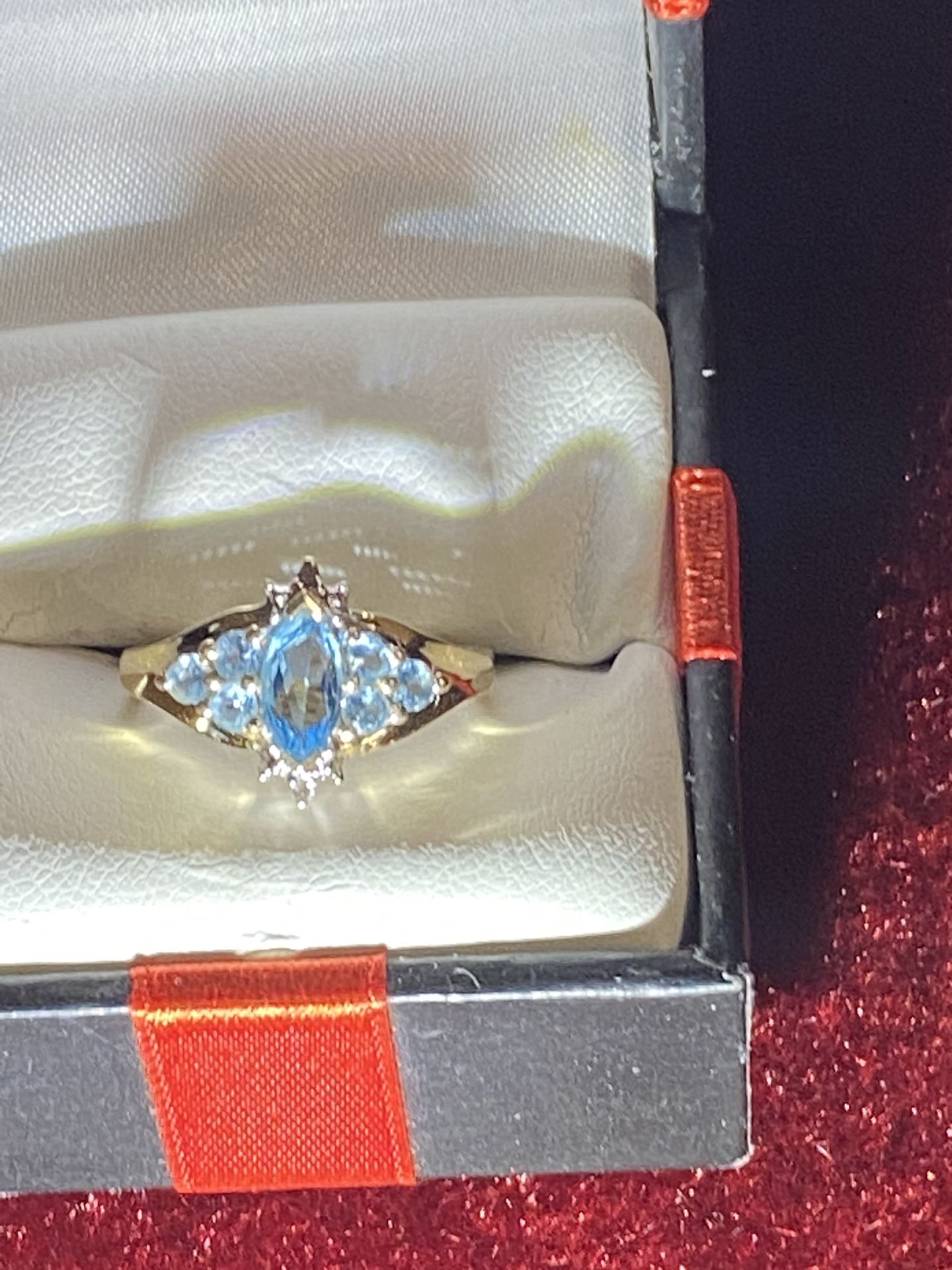 Aquamarine Solitaire 10k Yellow gold / 3 Stones On Each Side