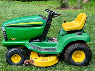 John Deere LT133